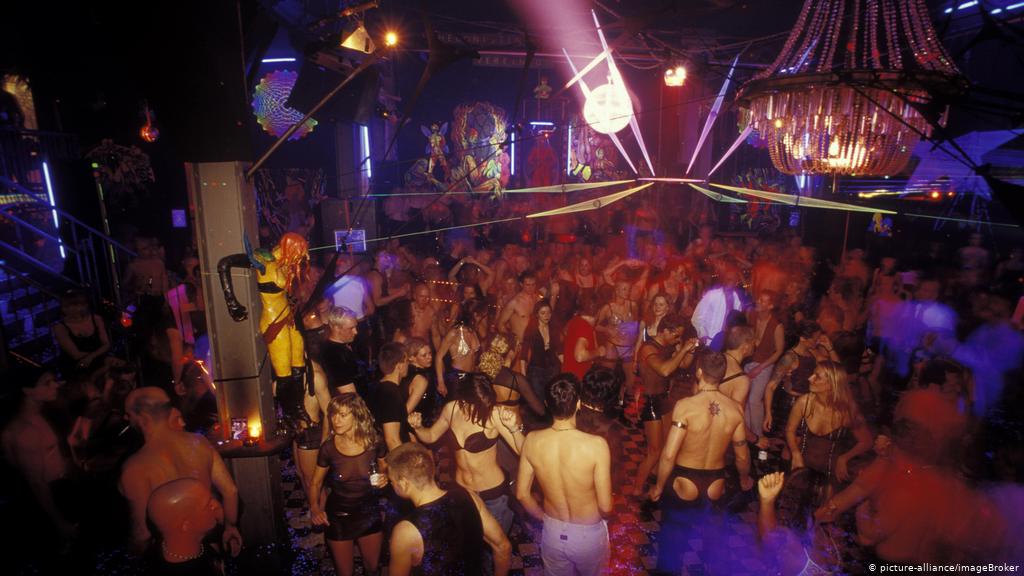 Berlín en alerta por brote de Covid-19 en fiesta sexual