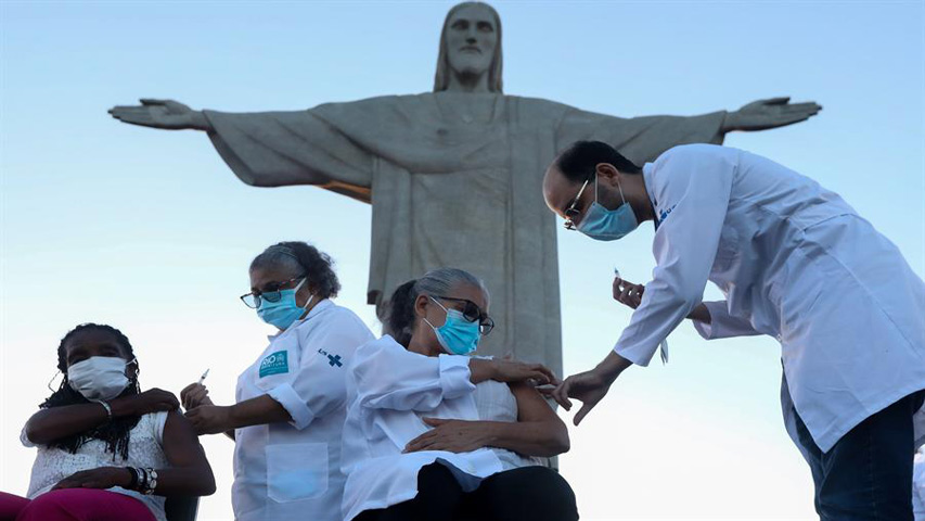 A los pies de Cristo Redentor: Brasil inició campaña de inmunización