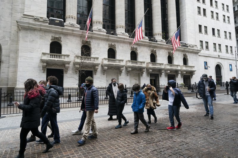 Acciones suben en Wall Street mientras inversores centran interés en los rendimientos de los bonos