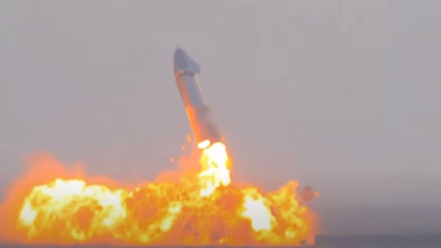 Video | Nave «Starship» de SpaceX aterriza en posición vertical, pero luego explota