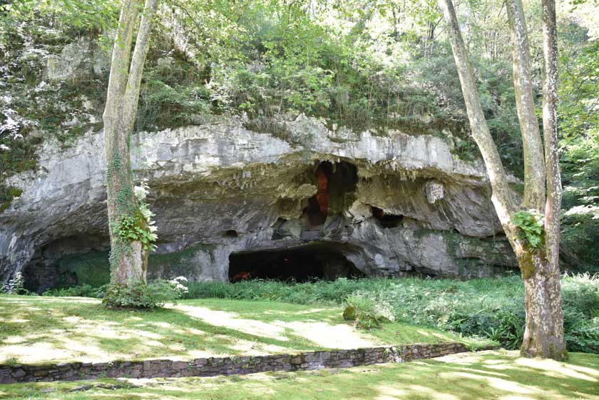 En las Cuevas de Sare, se produjo en el siglo XVII la persecución de las brujas en el país vasco francés