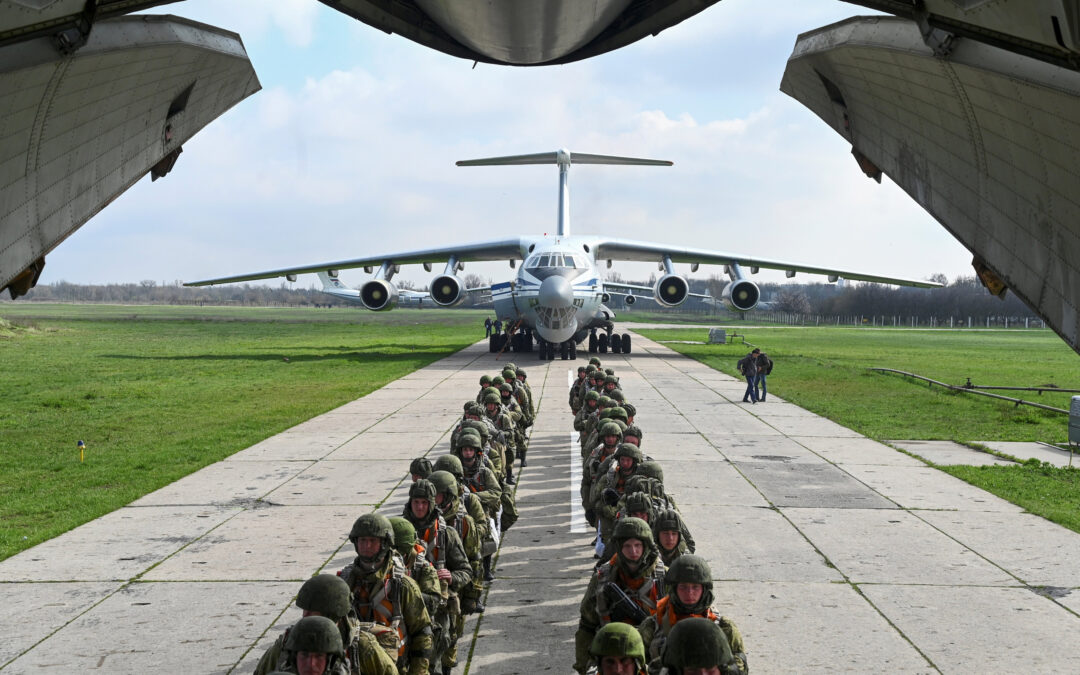 Rusia dice que está retirando sus tropas cerca de la frontera de Ucrania