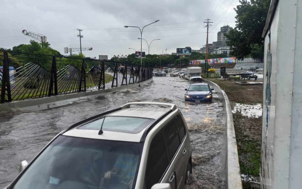 Lluvias causaron inundaciones en distintos puntos de Caracas
