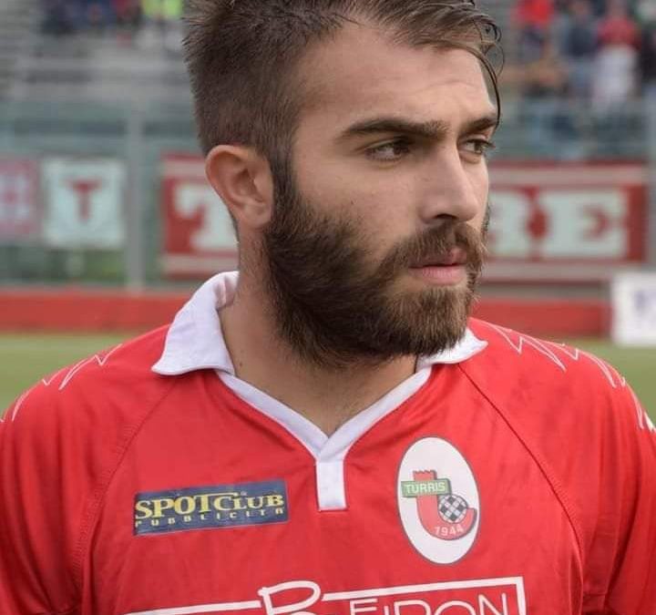 Futbolista Giuseppe Perrino murió en pleno partido donde se hacía homenaje a su hermano fallecido