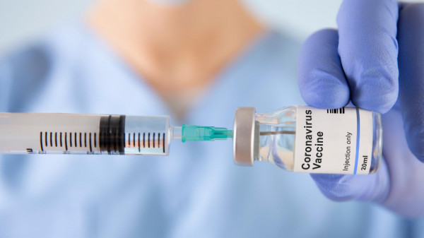 Gobierno de Grecia ofrece incentivo de 150 euros para que los jóvenes se vacunen