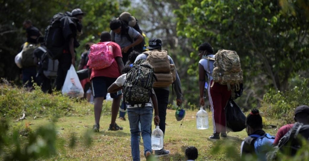 Tapón de Darién: La ruta de migrantes que caen en manos del crimen