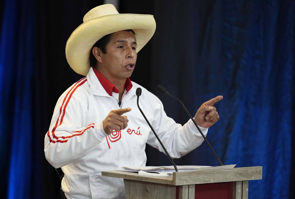 Perú: Presidente Pedro Castillo se presentará este martes ante el Congreso