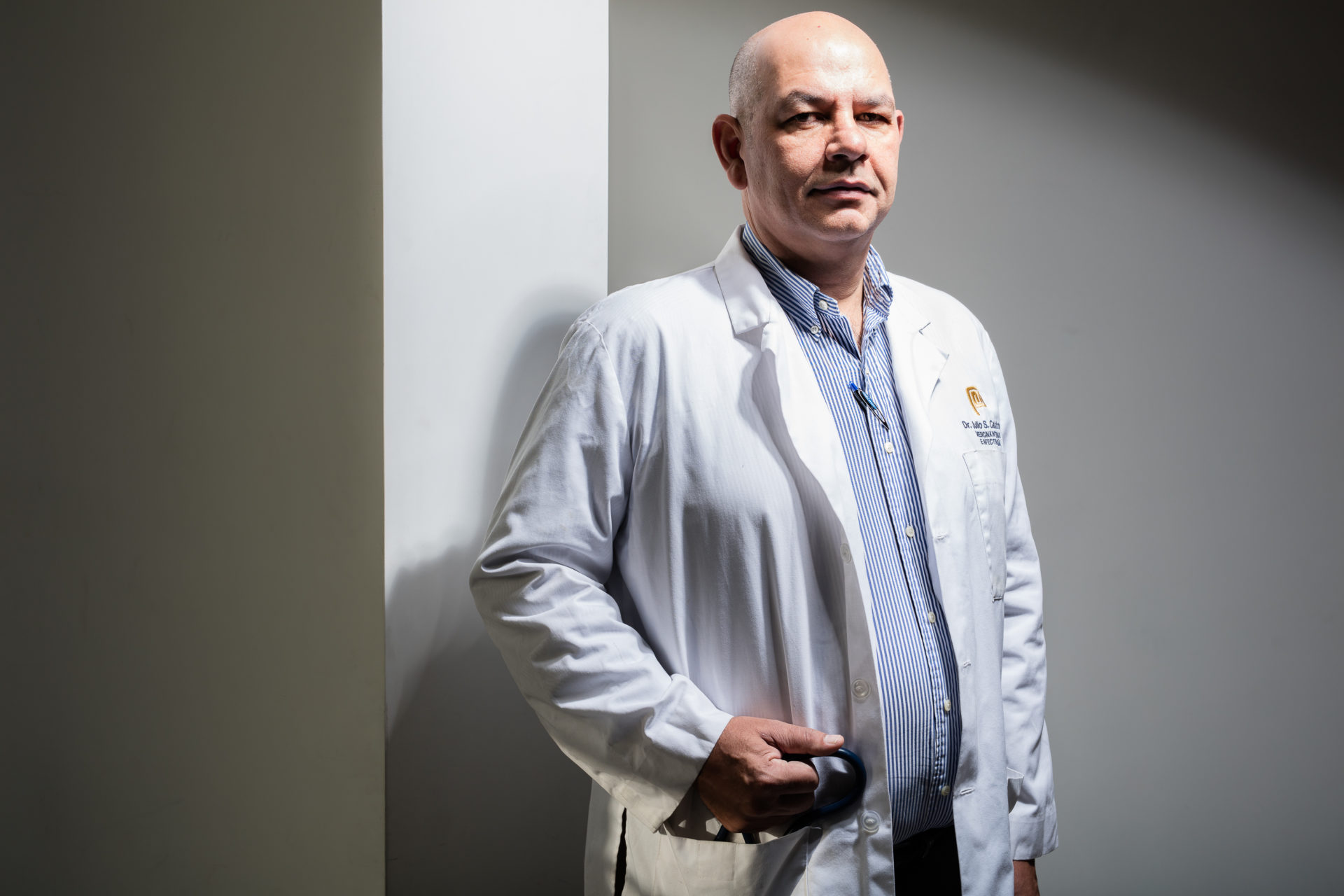 Julio Castro calificó de «necedad» no permitir el ingreso de vacunas AstraZeneca a Venezuela