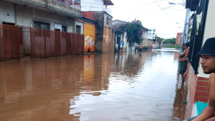 Fuertes lluvias dejaron inundaciones en Maracay y Caracas