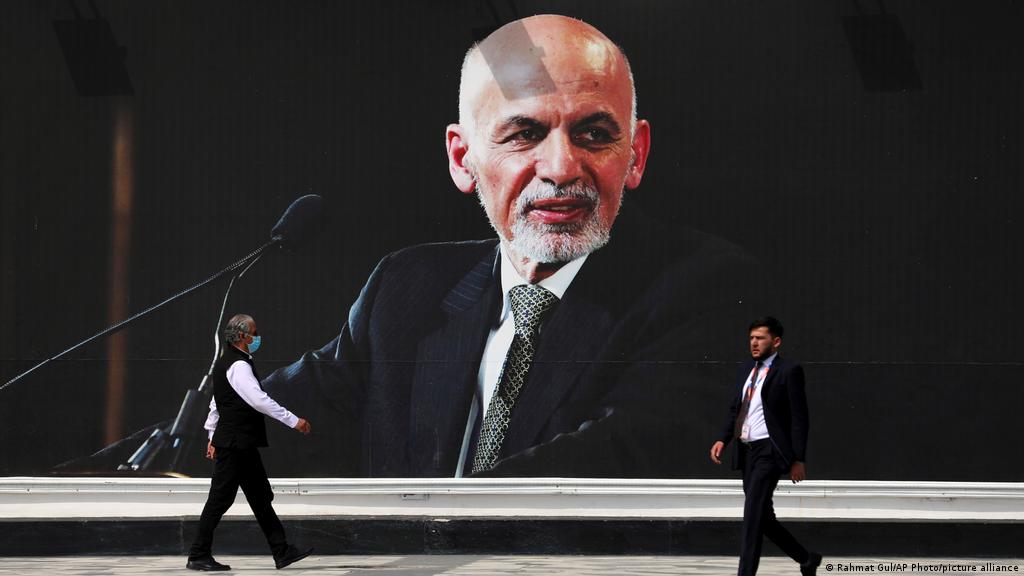 Emiratos Árabes confirmó que el expresidente de Afganistán se encuentra en su territorio