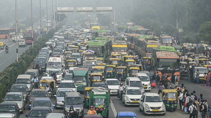 Ordenaron confinamiento en Nueva Delhi por altos niveles de toxicidad del aire