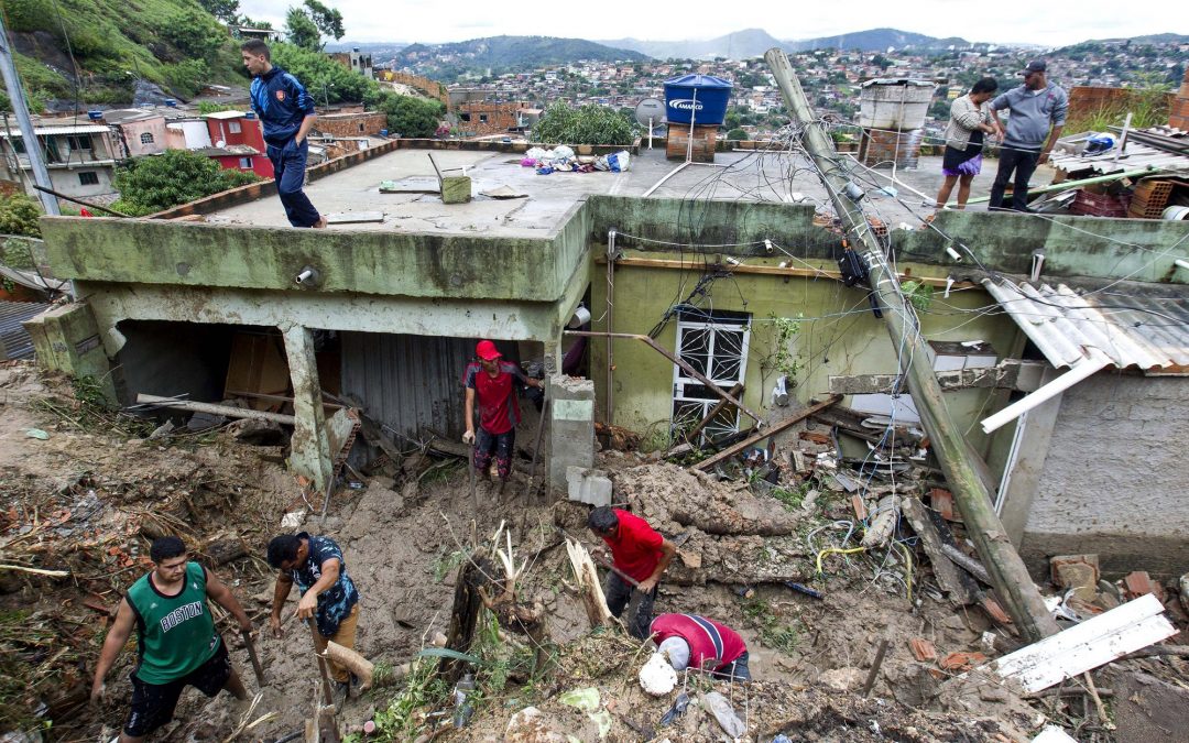 Brasil: Asciende a 176 los fallecidos por la tragedia a causa de las lluvias en Petrópolis
