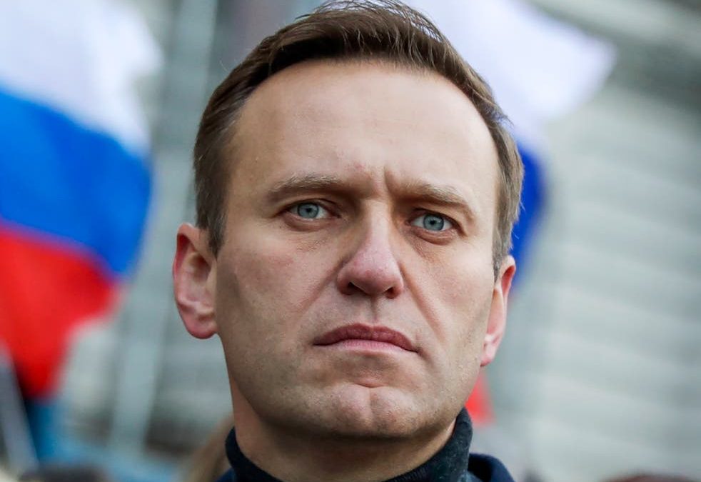 Rusia: Tribunal declara al líder opositor Alexei Nalvani culpable de fraude y desacato