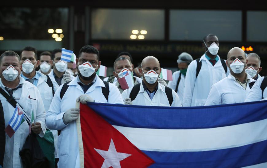Gobierno de México “no dará paso atrás” en contratación de médicos cubanos
