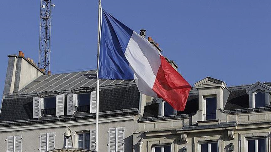 Gobierno francés anuncia por error su dimisión