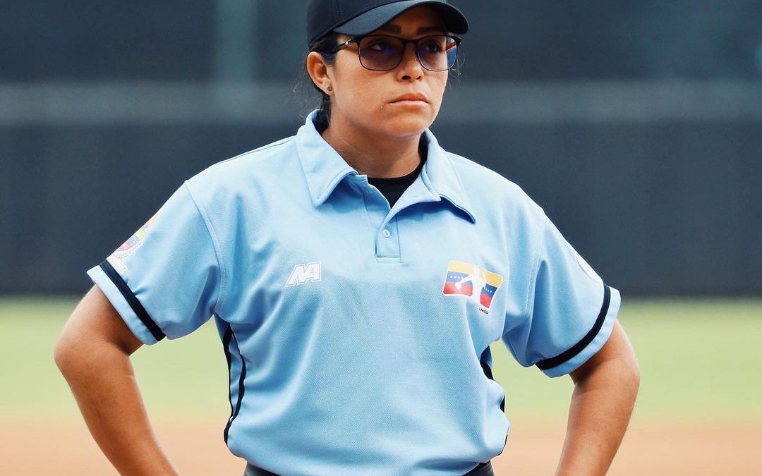 Anabel González es la primera mujer umpire del béisbol venezolano
