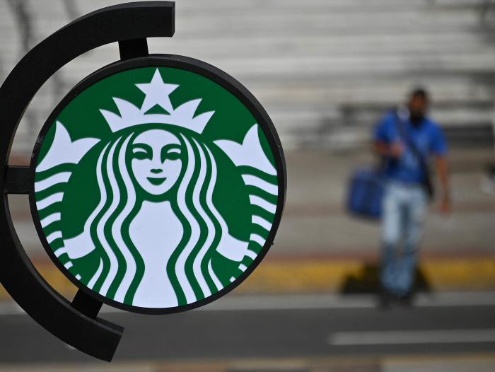 Starbucks cubrirá costes de viaje en Estados Unidos a empleadas que quieran abortar