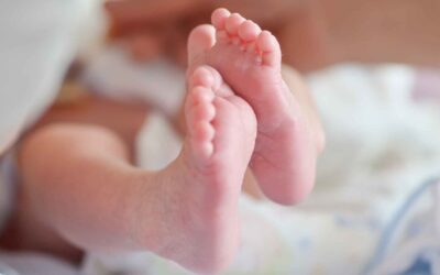 Mi hijo nació en EEUU: cuáles son sus beneficios, cuáles cambiaron en 2026 y por qué algunos ya no aplican