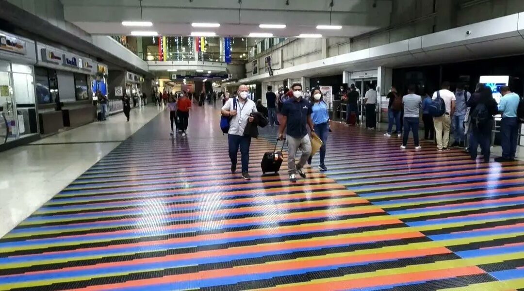 Saliste de Venezuela sin sellar el pasaporte: el SAIME estableció un pago de 50 dólares para regularizar tu entrada al regresar
